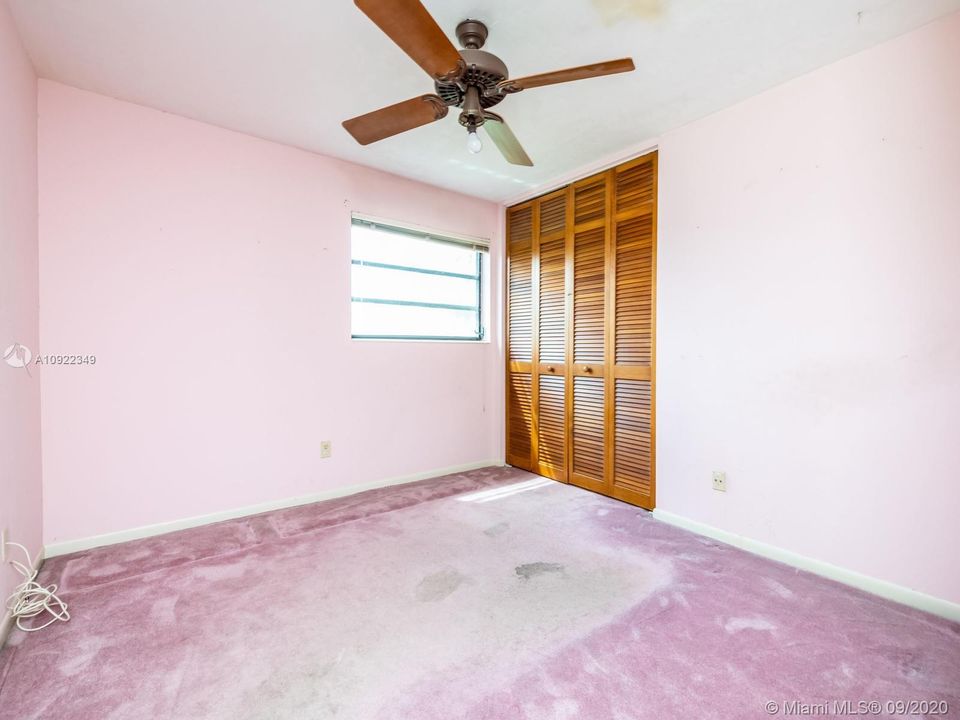 Vendido Recientemente: $410,000 (4 camas, 2 baños, 1919 Pies cuadrados)