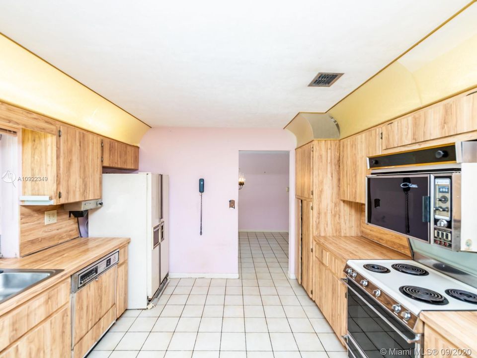 Vendido Recientemente: $410,000 (4 camas, 2 baños, 1919 Pies cuadrados)