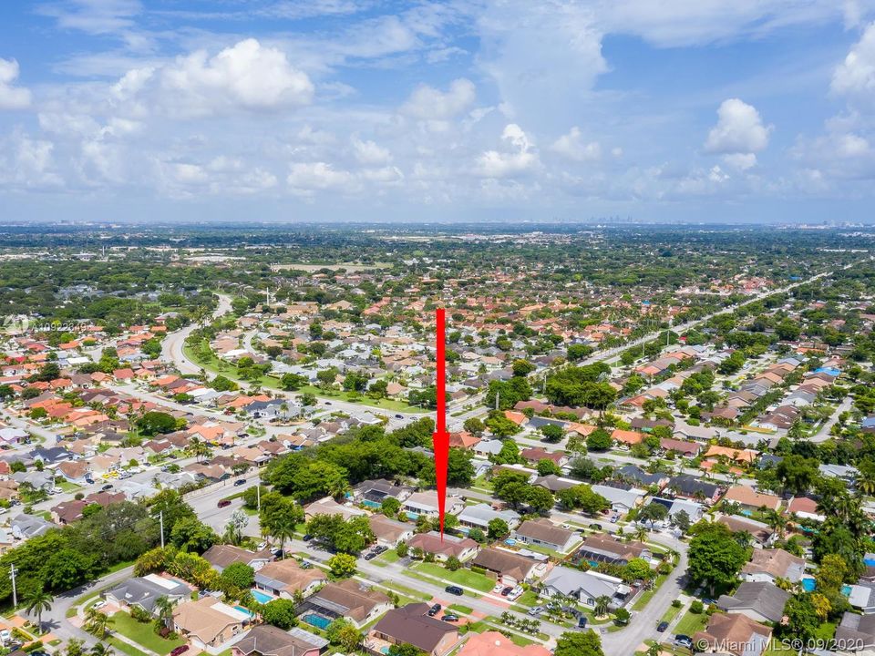 Vendido Recientemente: $410,000 (4 camas, 2 baños, 1919 Pies cuadrados)