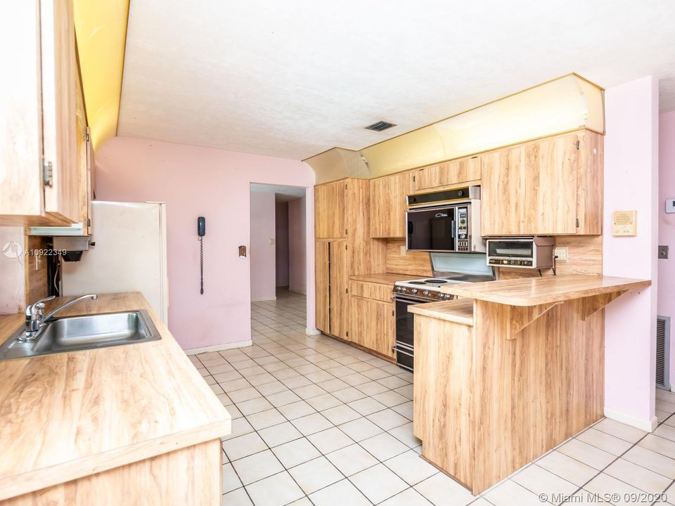 Vendido Recientemente: $410,000 (4 camas, 2 baños, 1919 Pies cuadrados)