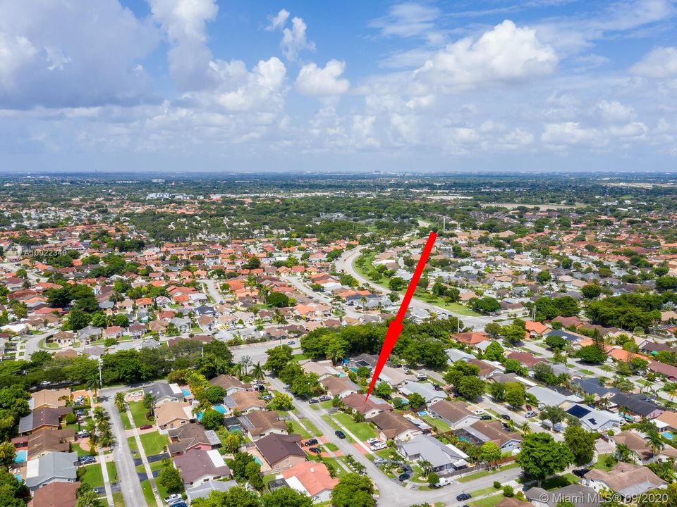 Vendido Recientemente: $410,000 (4 camas, 2 baños, 1919 Pies cuadrados)