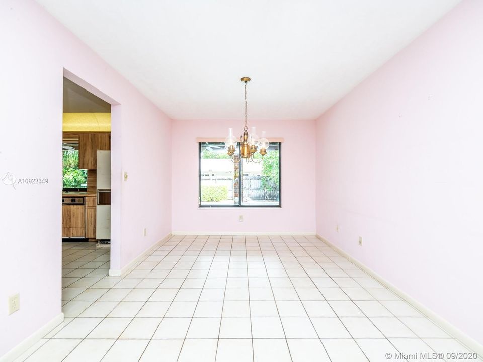 Vendido Recientemente: $410,000 (4 camas, 2 baños, 1919 Pies cuadrados)