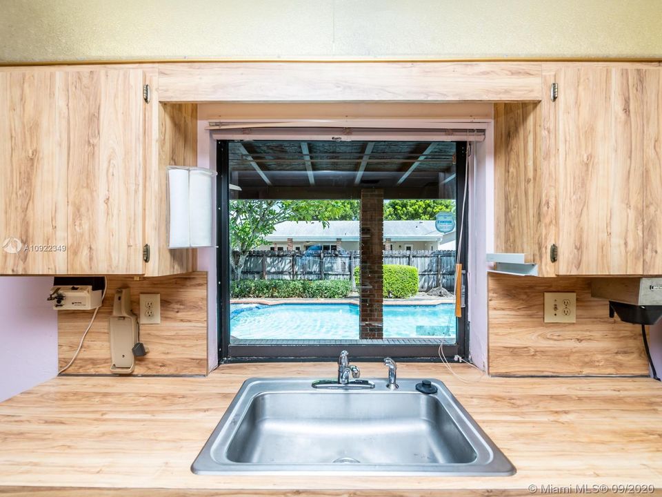 Vendido Recientemente: $410,000 (4 camas, 2 baños, 1919 Pies cuadrados)