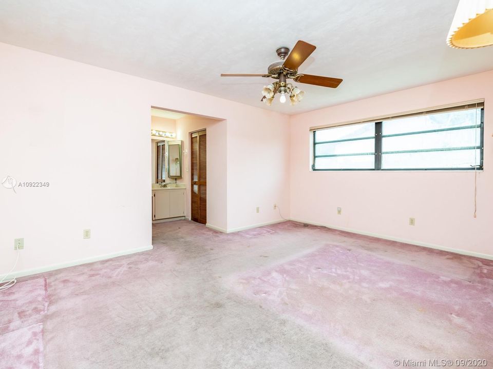 Vendido Recientemente: $410,000 (4 camas, 2 baños, 1919 Pies cuadrados)
