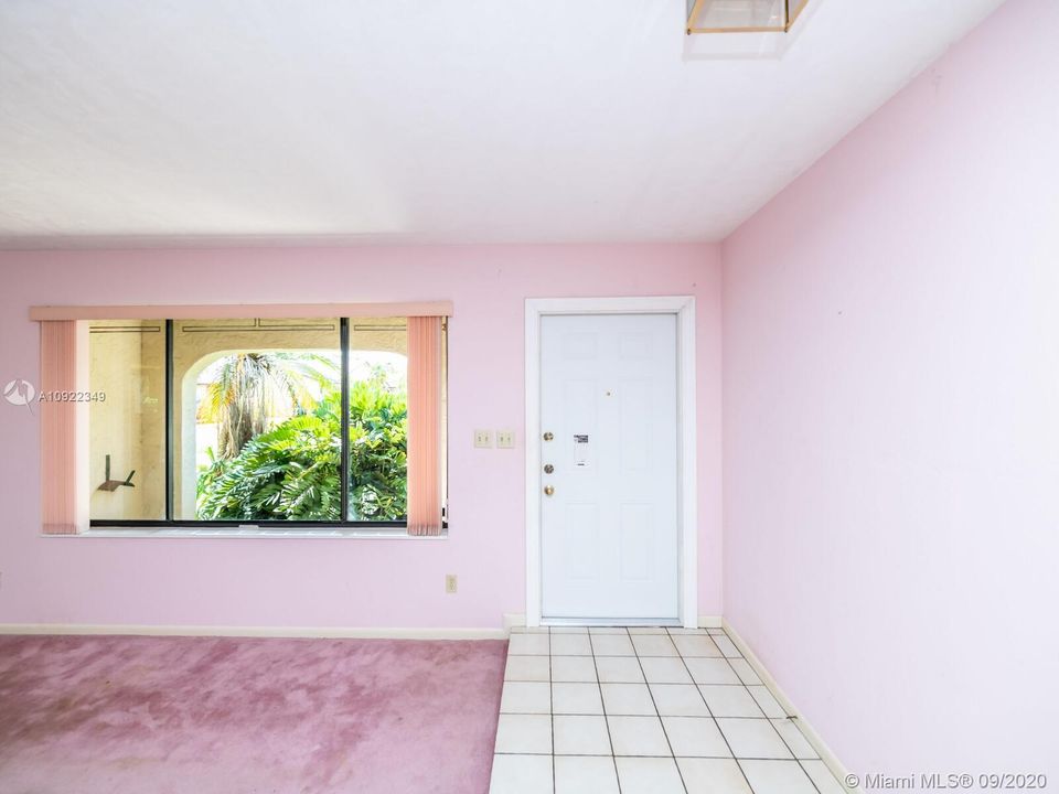 Vendido Recientemente: $410,000 (4 camas, 2 baños, 1919 Pies cuadrados)