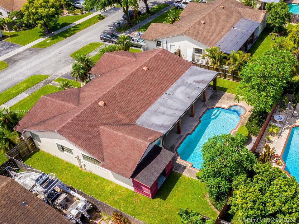 Vendido Recientemente: $410,000 (4 camas, 2 baños, 1919 Pies cuadrados)