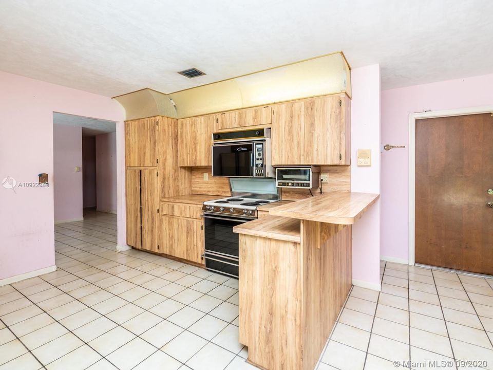 Vendido Recientemente: $410,000 (4 camas, 2 baños, 1919 Pies cuadrados)