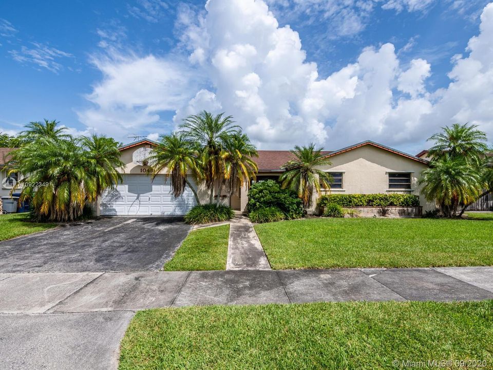 Vendido Recientemente: $410,000 (4 camas, 2 baños, 1919 Pies cuadrados)