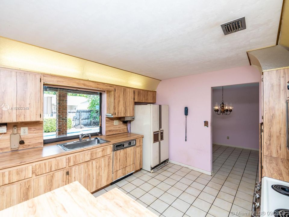 Vendido Recientemente: $410,000 (4 camas, 2 baños, 1919 Pies cuadrados)