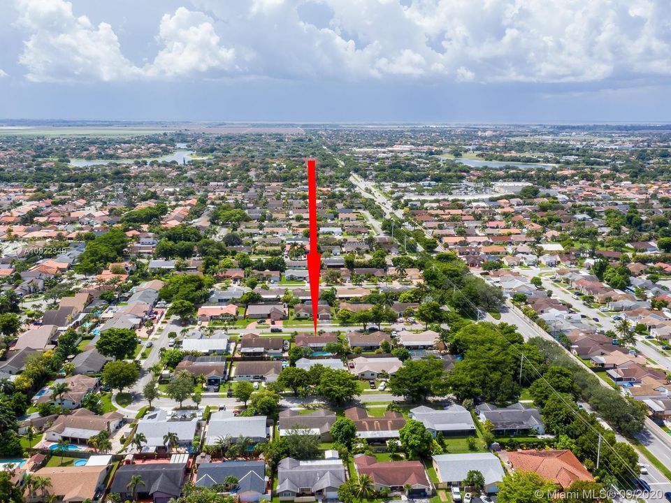Vendido Recientemente: $410,000 (4 camas, 2 baños, 1919 Pies cuadrados)
