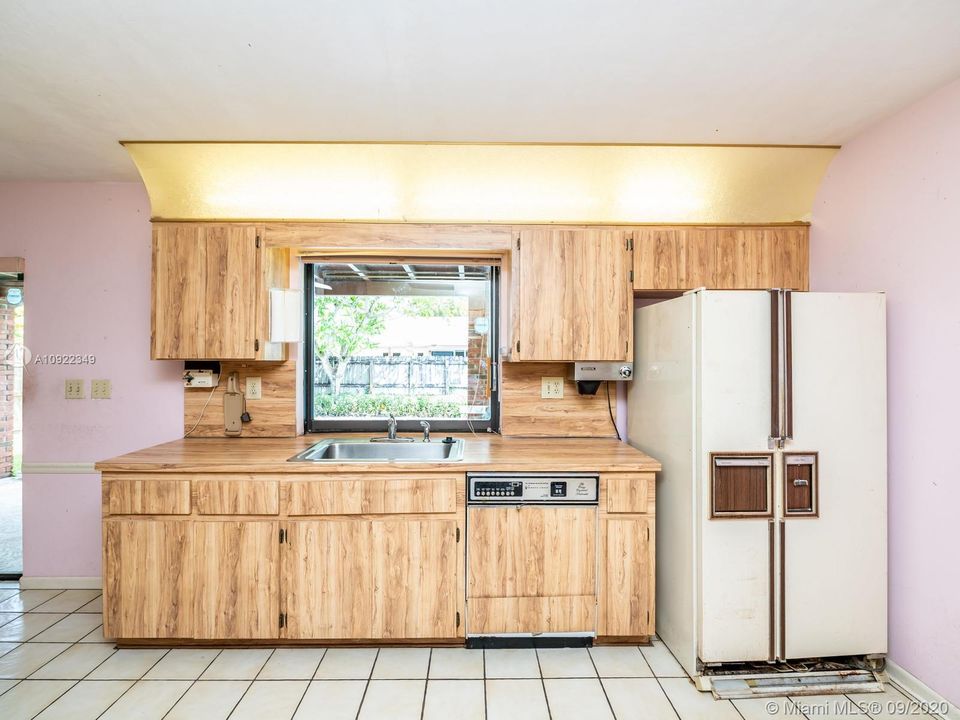 Vendido Recientemente: $410,000 (4 camas, 2 baños, 1919 Pies cuadrados)