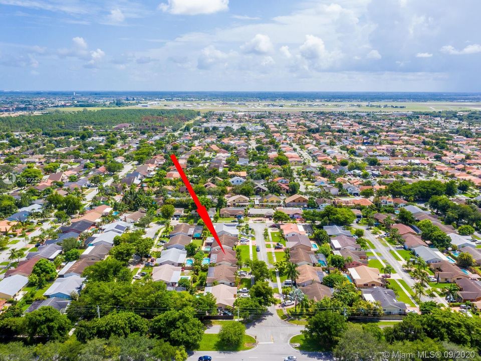 Vendido Recientemente: $410,000 (4 camas, 2 baños, 1919 Pies cuadrados)