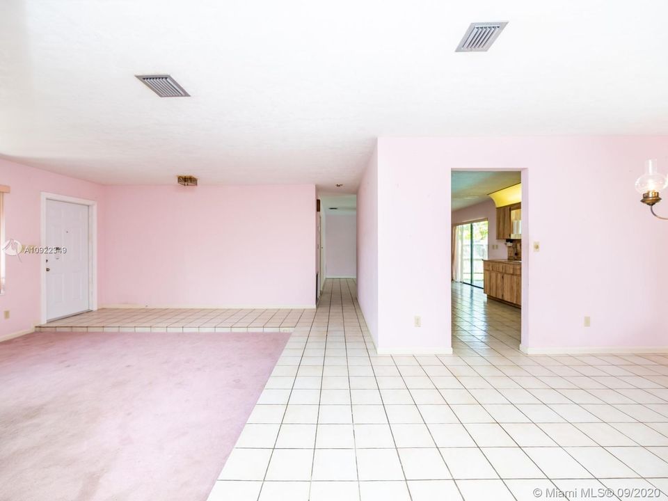 Vendido Recientemente: $410,000 (4 camas, 2 baños, 1919 Pies cuadrados)