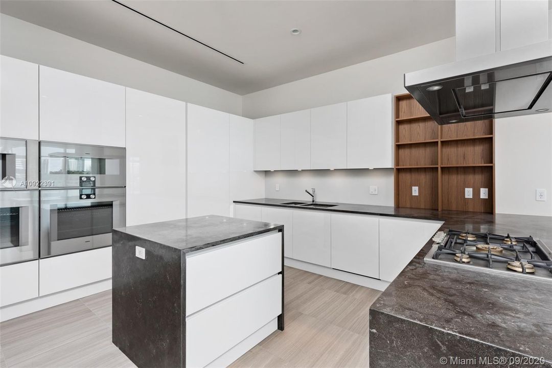 Recently Rented: $25,000 (3 beds, 4 baths, 3405 Square Feet)