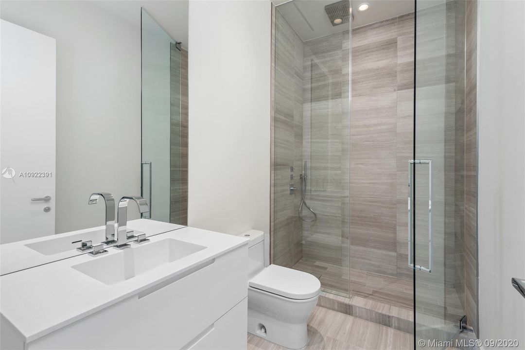 Recently Rented: $25,000 (3 beds, 4 baths, 3405 Square Feet)