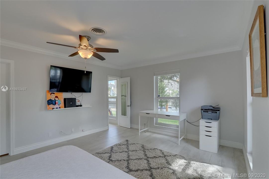 Vendido Recientemente: $1,249,000 (4 camas, 2 baños, 1927 Pies cuadrados)