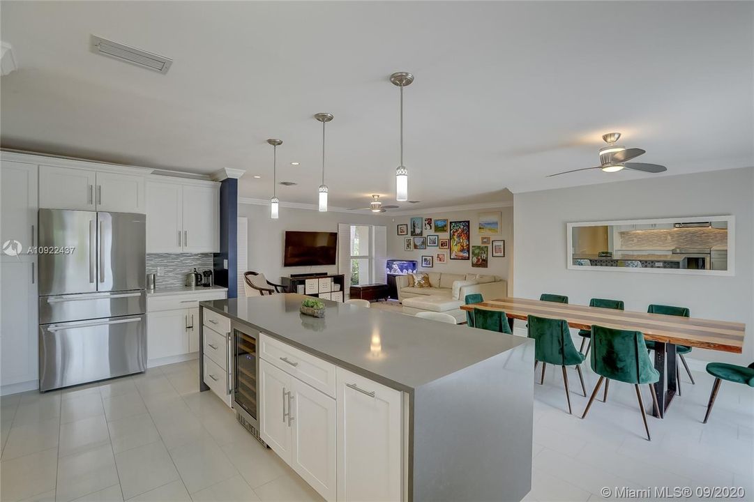 Vendido Recientemente: $1,249,000 (4 camas, 2 baños, 1927 Pies cuadrados)