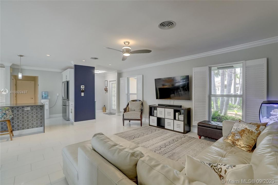 Vendido Recientemente: $1,249,000 (4 camas, 2 baños, 1927 Pies cuadrados)