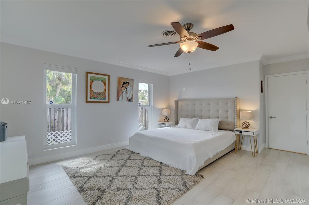 Vendido Recientemente: $1,249,000 (4 camas, 2 baños, 1927 Pies cuadrados)