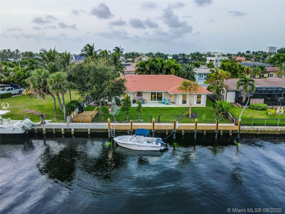 Vendido Recientemente: $1,249,000 (4 camas, 2 baños, 1927 Pies cuadrados)