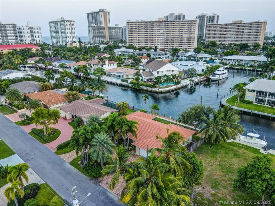 Vendido Recientemente: $1,249,000 (4 camas, 2 baños, 1927 Pies cuadrados)