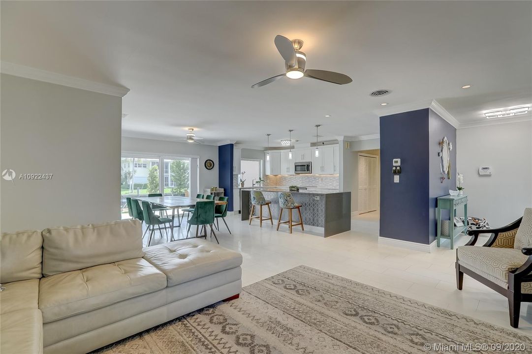 Vendido Recientemente: $1,249,000 (4 camas, 2 baños, 1927 Pies cuadrados)
