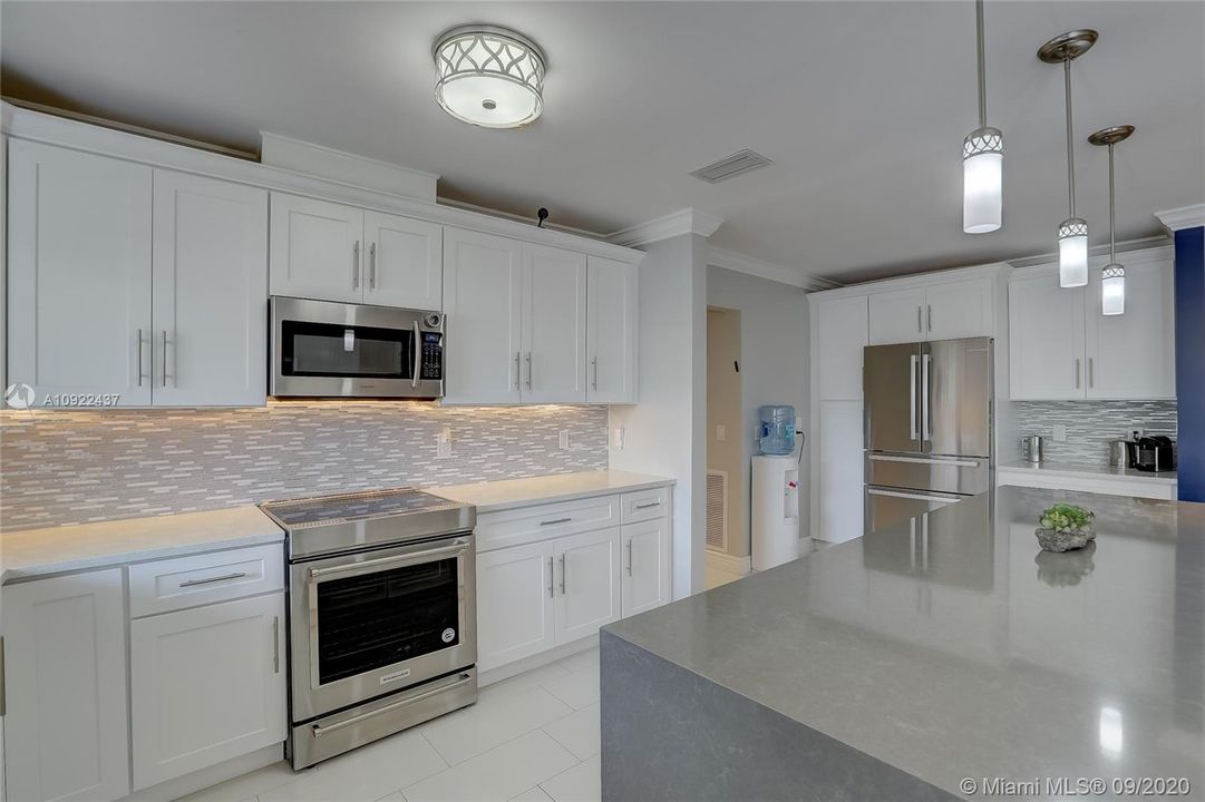 Vendido Recientemente: $1,249,000 (4 camas, 2 baños, 1927 Pies cuadrados)