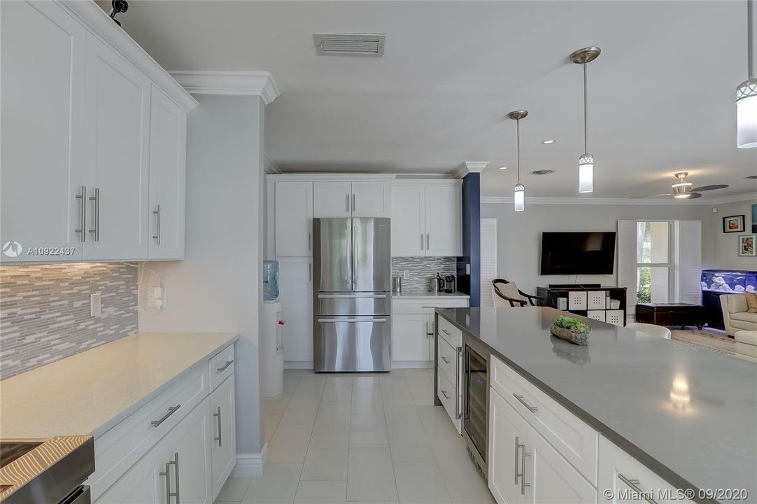 Vendido Recientemente: $1,249,000 (4 camas, 2 baños, 1927 Pies cuadrados)