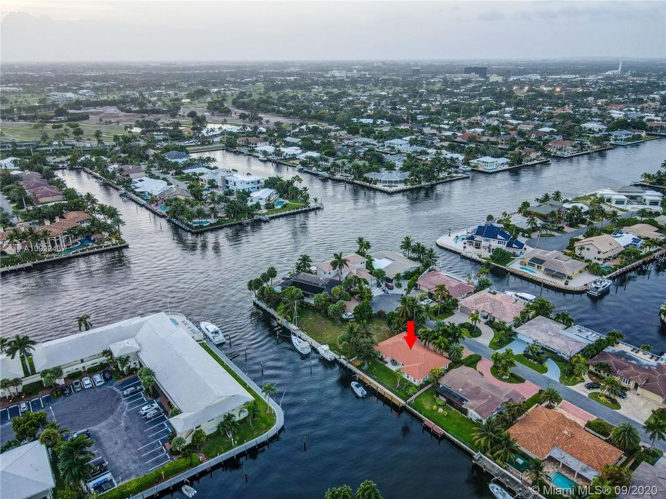 Vendido Recientemente: $1,249,000 (4 camas, 2 baños, 1927 Pies cuadrados)