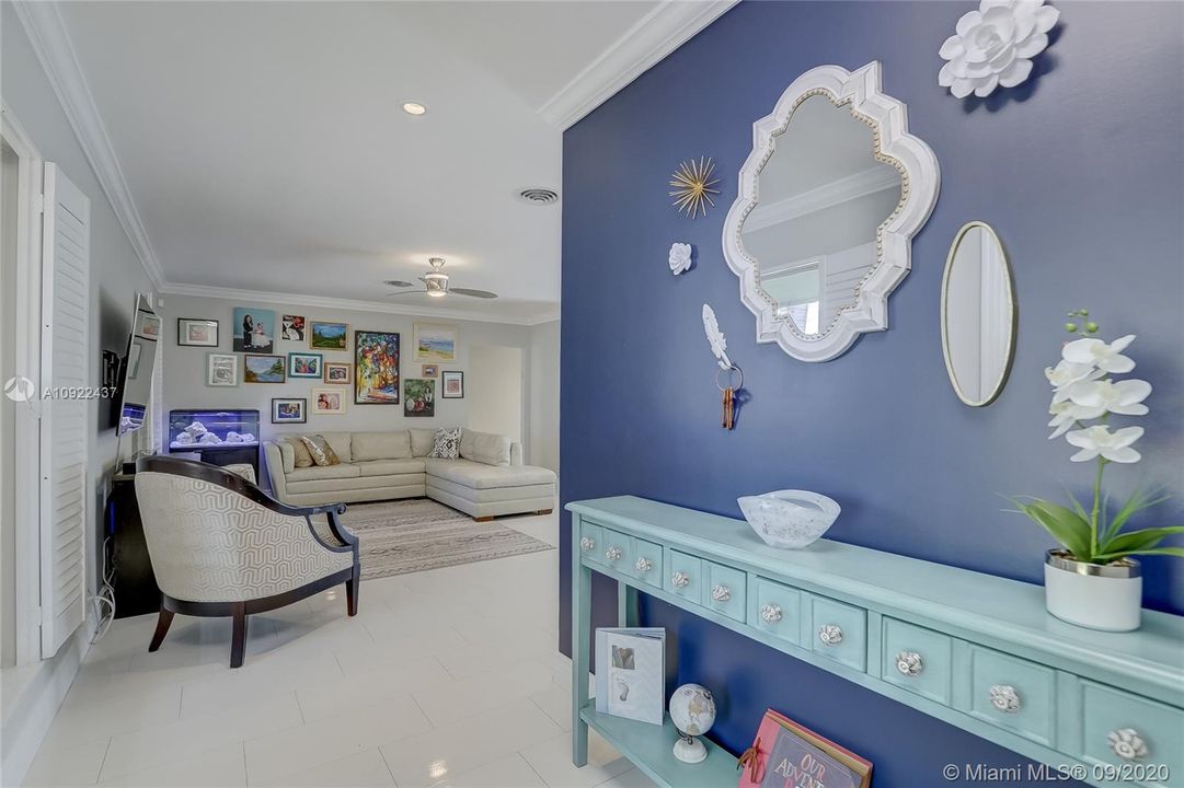 Vendido Recientemente: $1,249,000 (4 camas, 2 baños, 1927 Pies cuadrados)