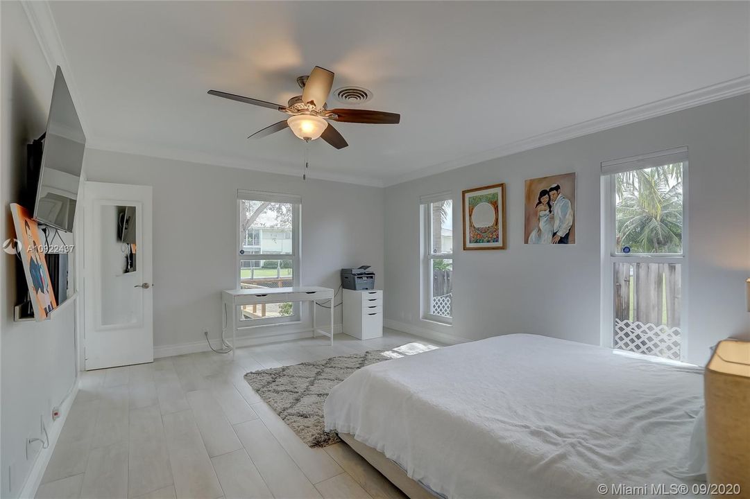 Vendido Recientemente: $1,249,000 (4 camas, 2 baños, 1927 Pies cuadrados)