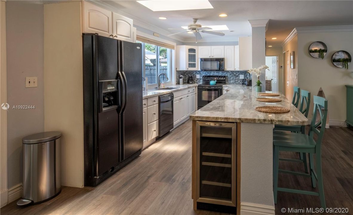 Recently Sold: $465,000 (3 beds, 2 baths, 1620 Square Feet)