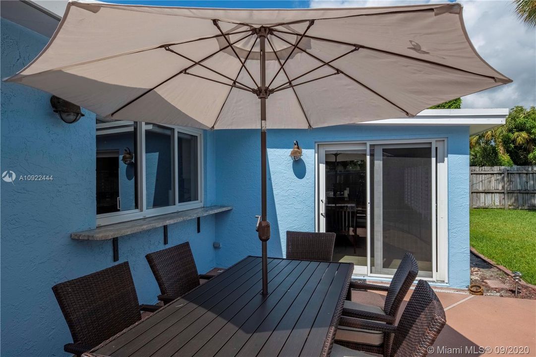 Recently Sold: $465,000 (3 beds, 2 baths, 1620 Square Feet)