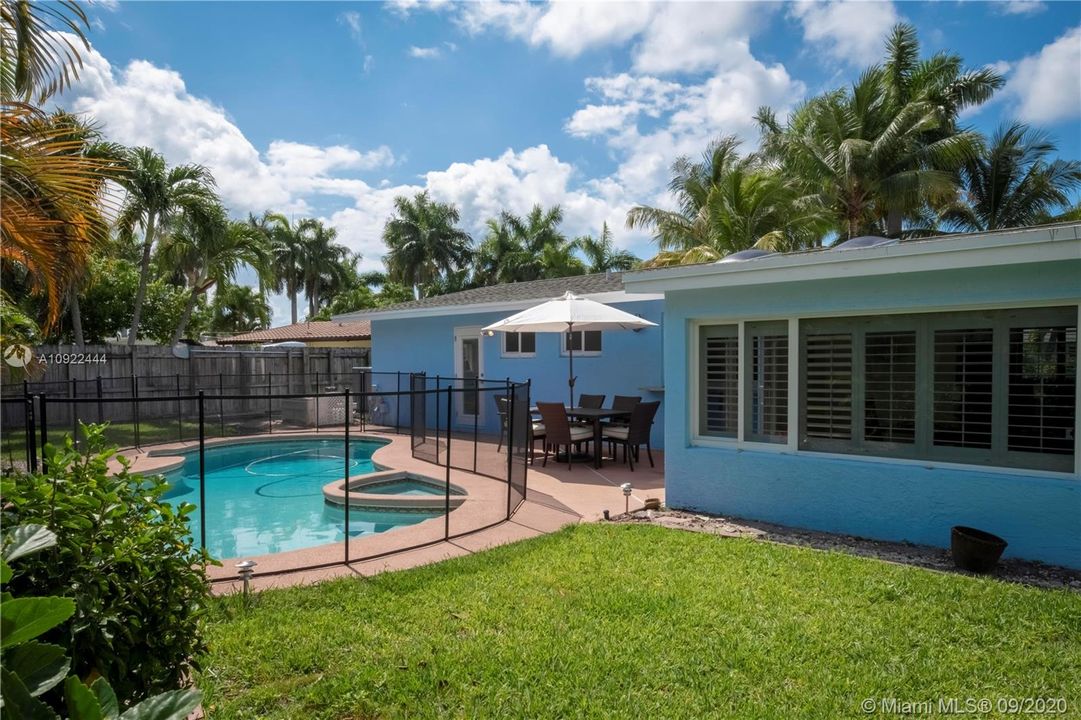 Recently Sold: $465,000 (3 beds, 2 baths, 1620 Square Feet)