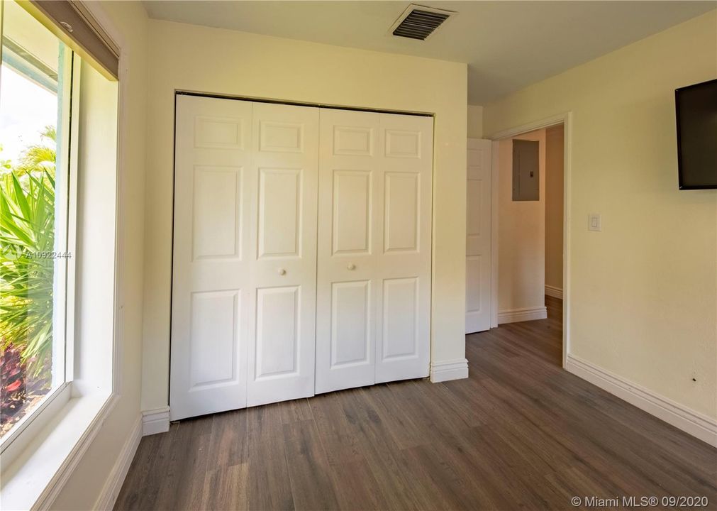 Recently Sold: $465,000 (3 beds, 2 baths, 1620 Square Feet)