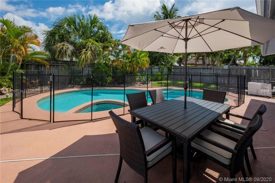 Recently Sold: $465,000 (3 beds, 2 baths, 1620 Square Feet)