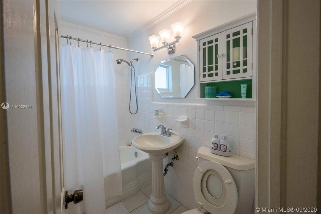 Recently Sold: $465,000 (3 beds, 2 baths, 1620 Square Feet)