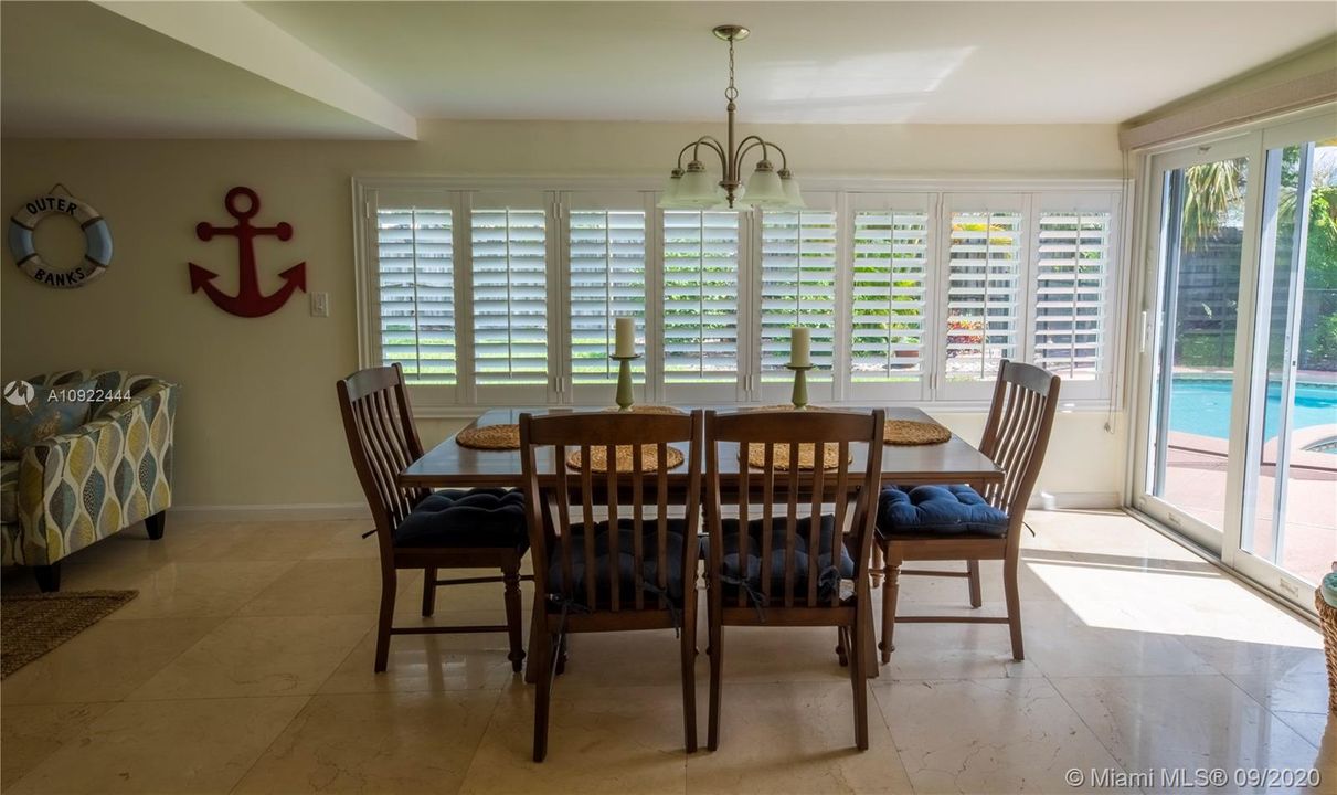 Recently Sold: $465,000 (3 beds, 2 baths, 1620 Square Feet)