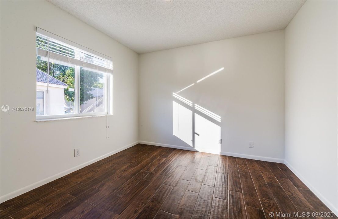 Recently Rented: $3,150 (3 beds, 2 baths, 1542 Square Feet)