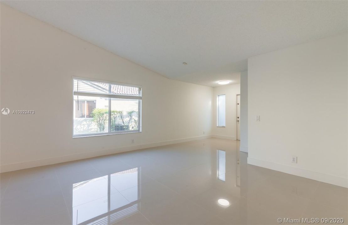 Recently Rented: $3,150 (3 beds, 2 baths, 1542 Square Feet)