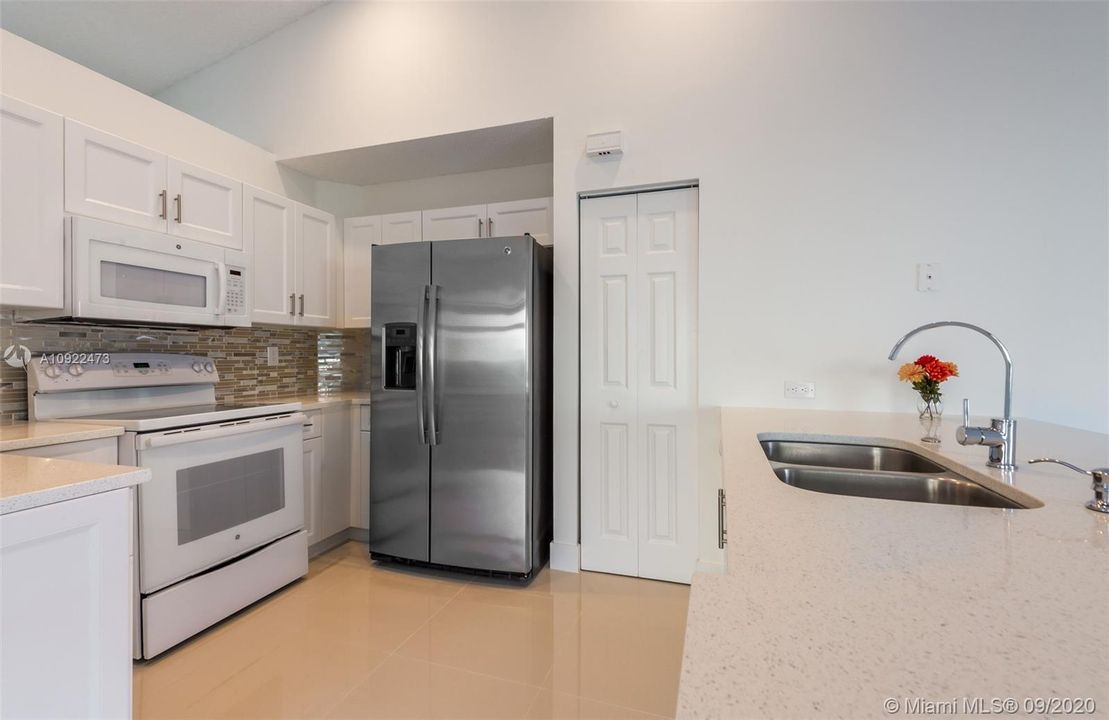 Recently Rented: $3,150 (3 beds, 2 baths, 1542 Square Feet)