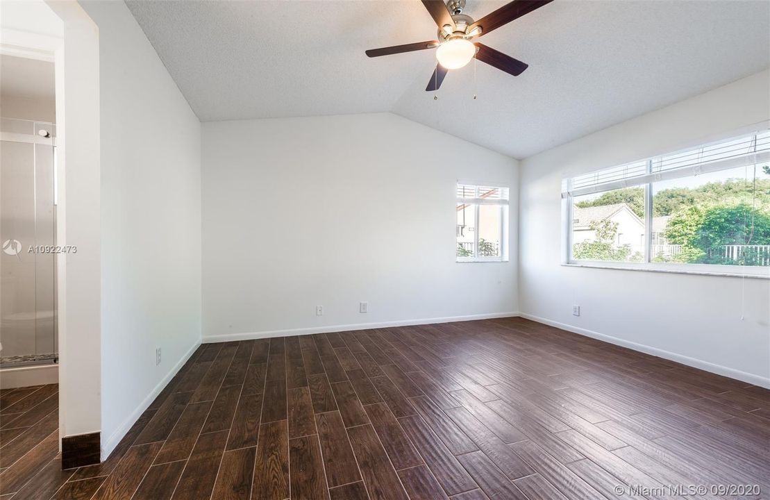 Recently Rented: $3,150 (3 beds, 2 baths, 1542 Square Feet)