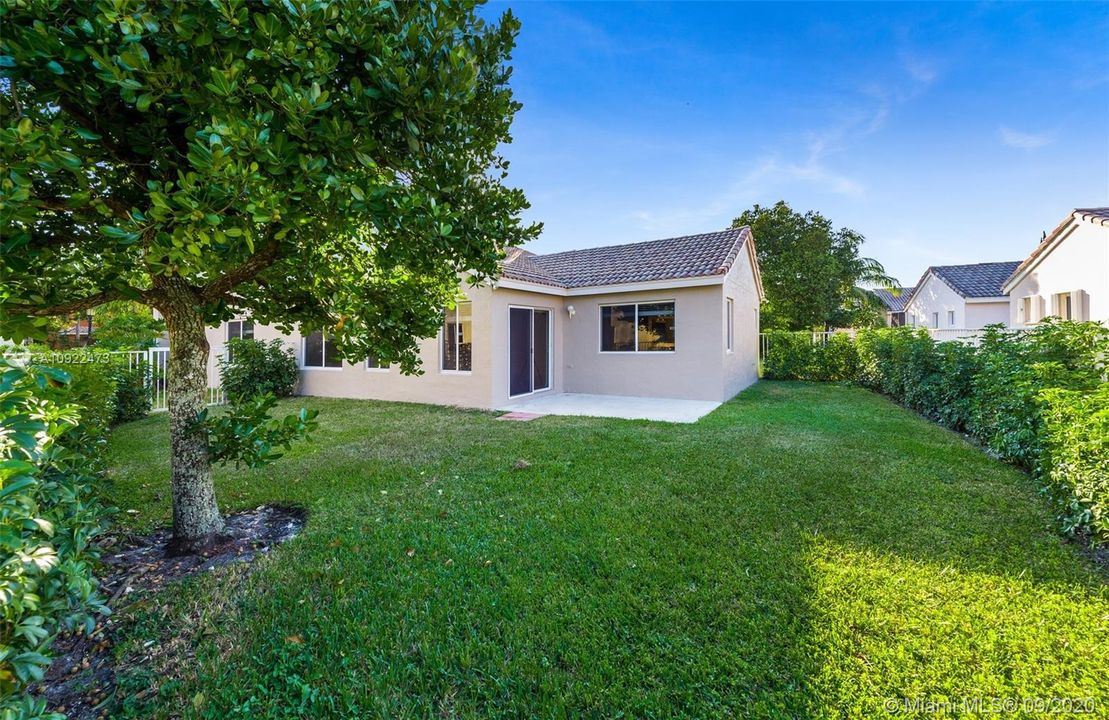 Recently Rented: $3,150 (3 beds, 2 baths, 1542 Square Feet)