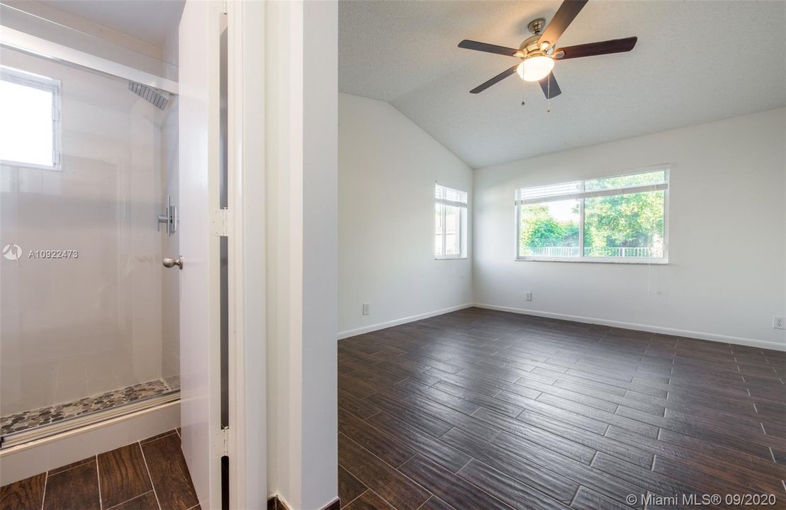Recently Rented: $3,150 (3 beds, 2 baths, 1542 Square Feet)