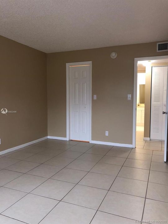 Recently Rented: $1,000 (1 beds, 1 baths, 845 Square Feet)