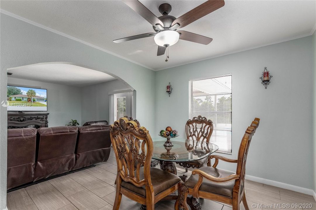 Vendido Recientemente: $210,000 (3 camas, 2 baños, 1300 Pies cuadrados)