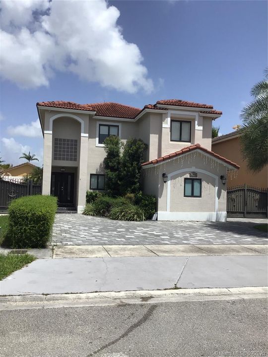 Recientemente alquilado: $3,200 (4 camas, 3 baños, 2218 Pies cuadrados)