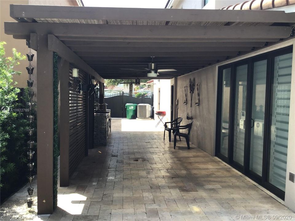 Recientemente alquilado: $3,200 (4 camas, 3 baños, 2218 Pies cuadrados)
