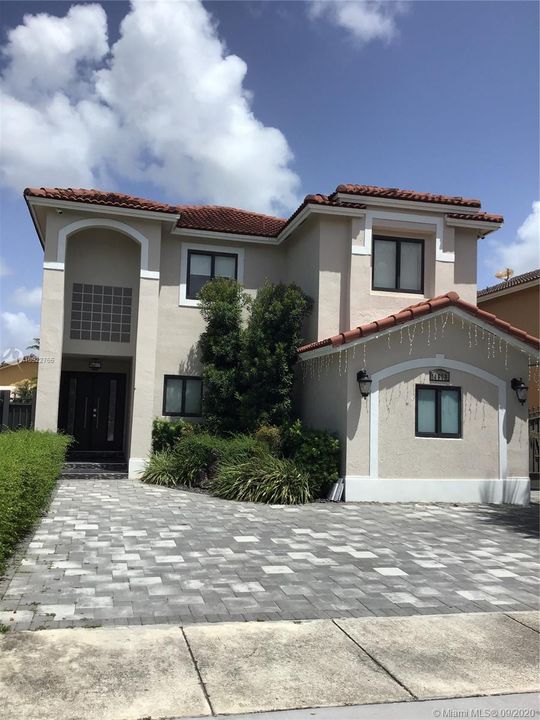 Recientemente alquilado: $3,200 (4 camas, 3 baños, 2218 Pies cuadrados)