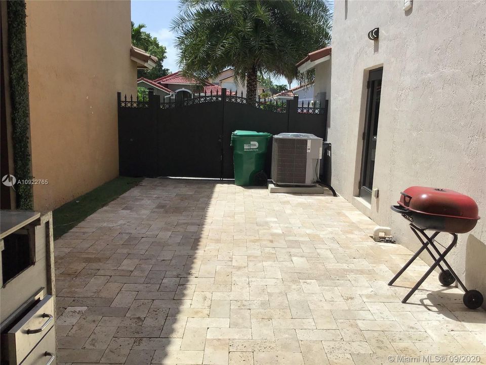 Recientemente alquilado: $3,200 (4 camas, 3 baños, 2218 Pies cuadrados)